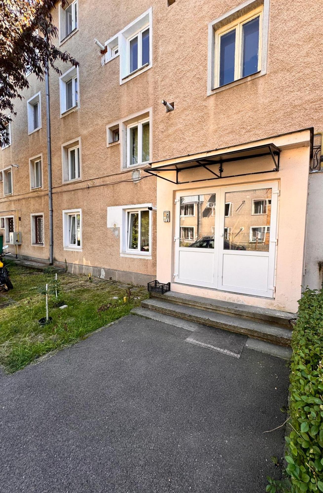 Caris Home Hunedoara Exteriör bild
